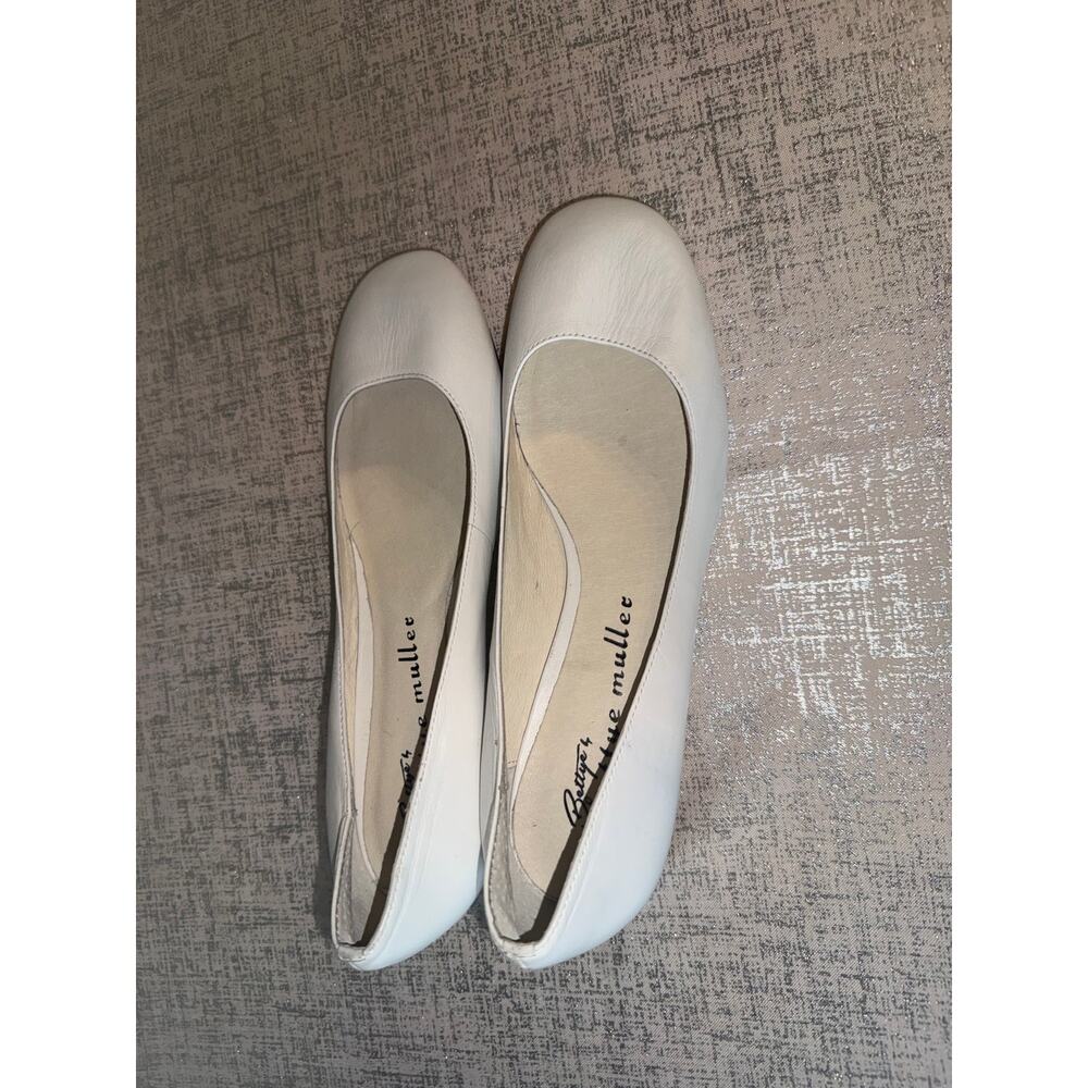 Bettye Muller White Leather Block Heel Pumps - Picture 2 of 13
